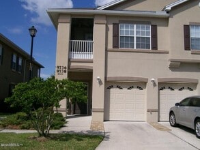 Building Photo - 9740 Summer Grove Way W