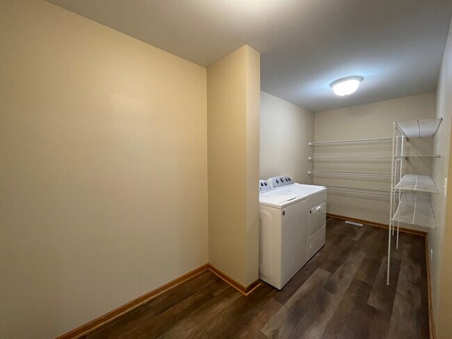 Building Photo - 649 Linda Ct