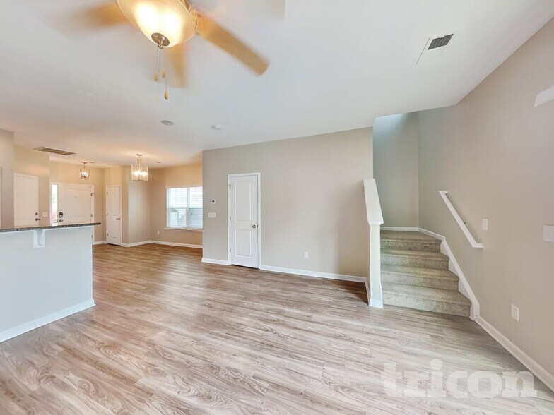 Building Photo - 423 Lanyard Ln