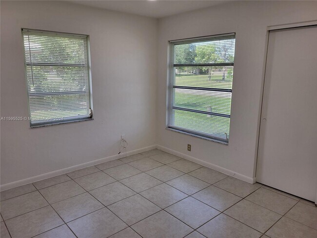 Building Photo - 208 Oakmont Pkwy