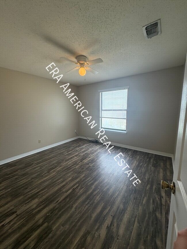 Building Photo - 520 Landview Dr