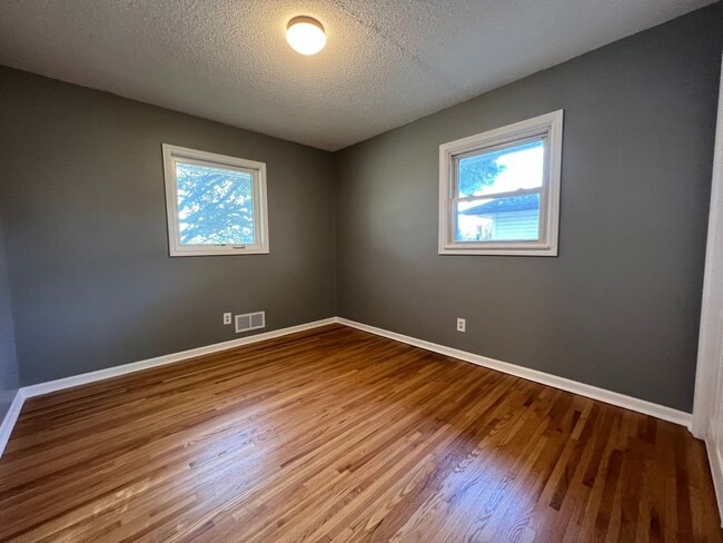 Building Photo - Single Family Home!