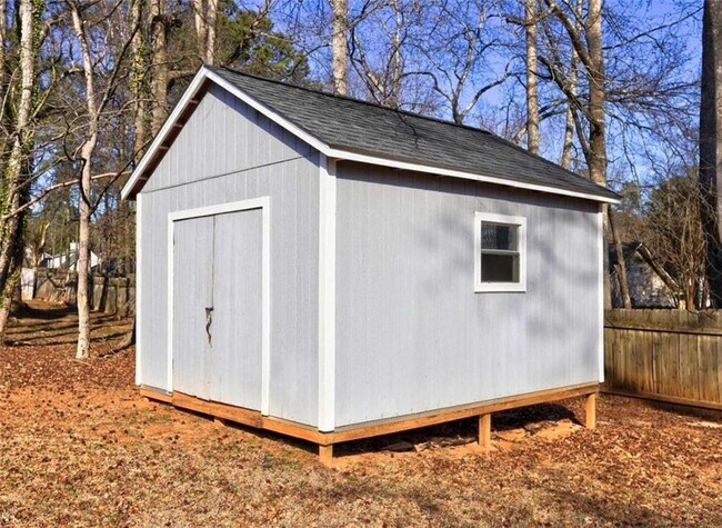 Building Photo - 95 Pine Grove Cir