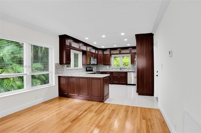 Building Photo - 1100 S Alhambra Cir