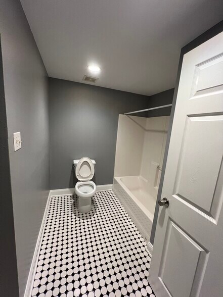 Building Photo - 2165 N Tonti St