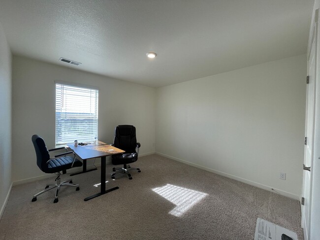 Building Photo - Live Lavishly in Crystal Valley Ranch