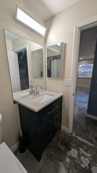 Bathroom - 5039 Village Gardens Dr