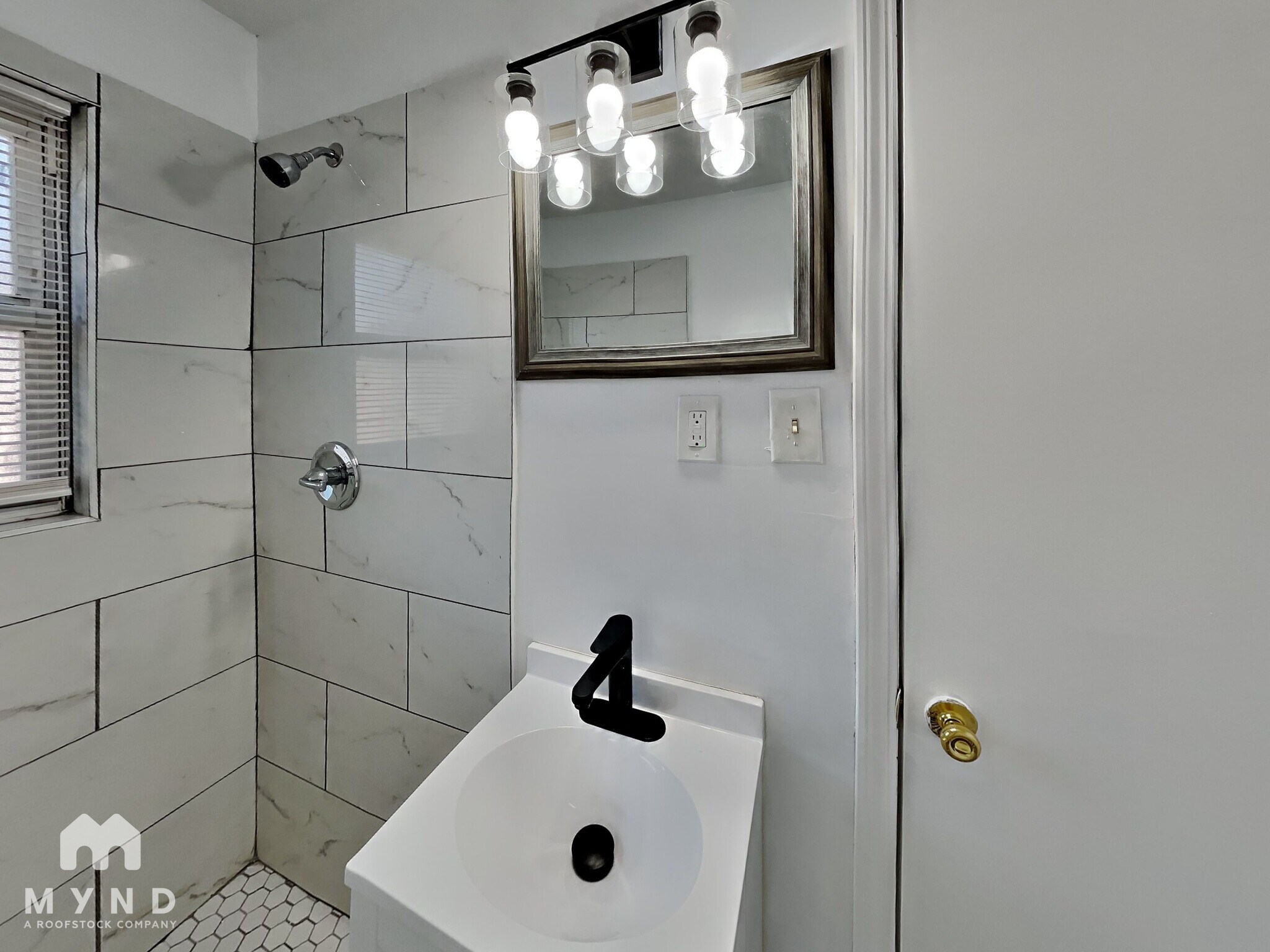 Building Photo - 1429 Vesta Ave