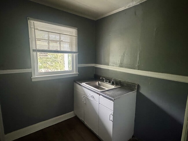 Building Photo - 108 Thurman Ave