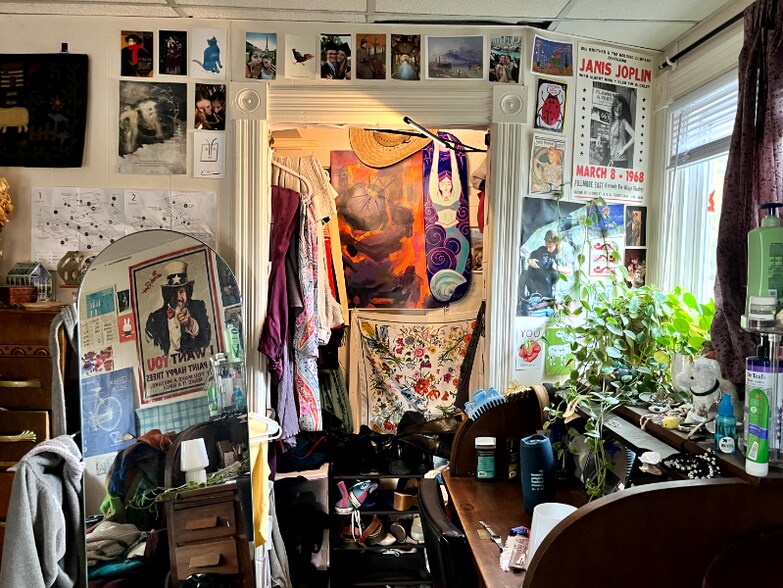 Building Photo - 227 S 4th St