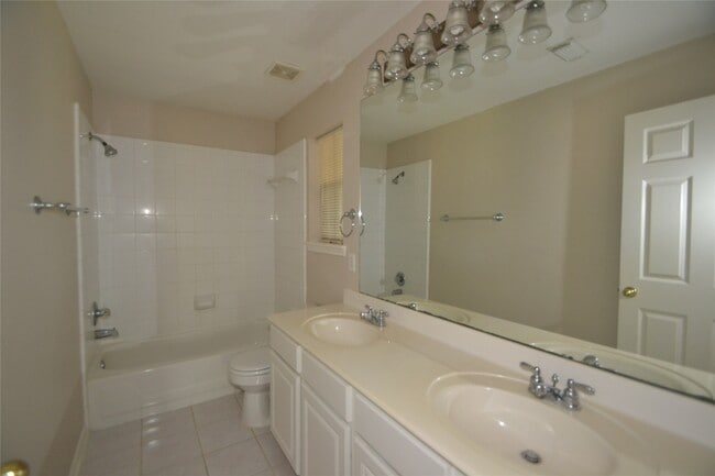 Building Photo - 15406 Amesbury Ln