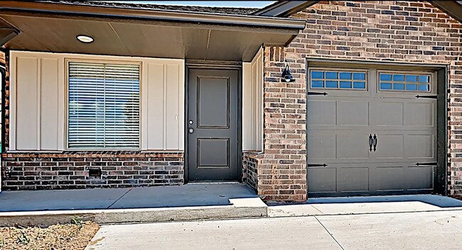 Primary Photo - 403 Summit Ridge Dr