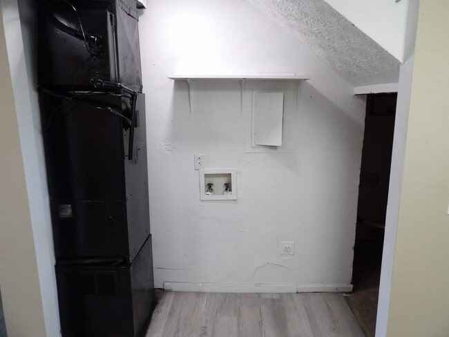 Building Photo - 217 Landings Dr