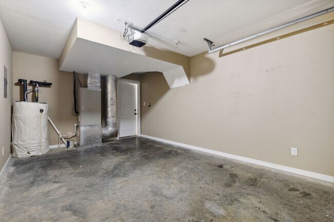 Building Photo - 1723 D THISTLEWOOD DR