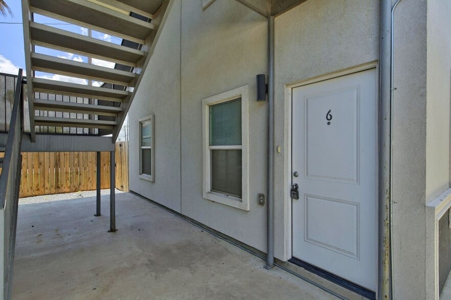 Building Photo - 1207 W Kennedy St