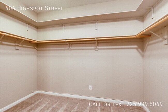 Building Photo - 406 Highspot St