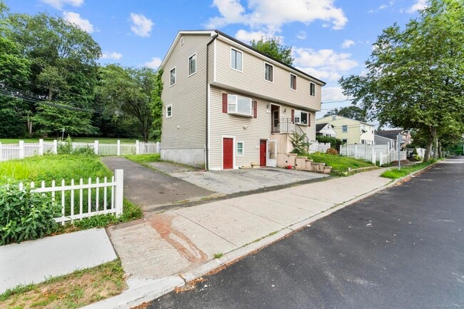 Building Photo - 4 Van Buskirk Ave