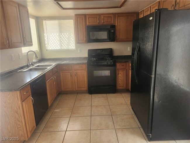 Building Photo - 3850 Steinbeck Dr