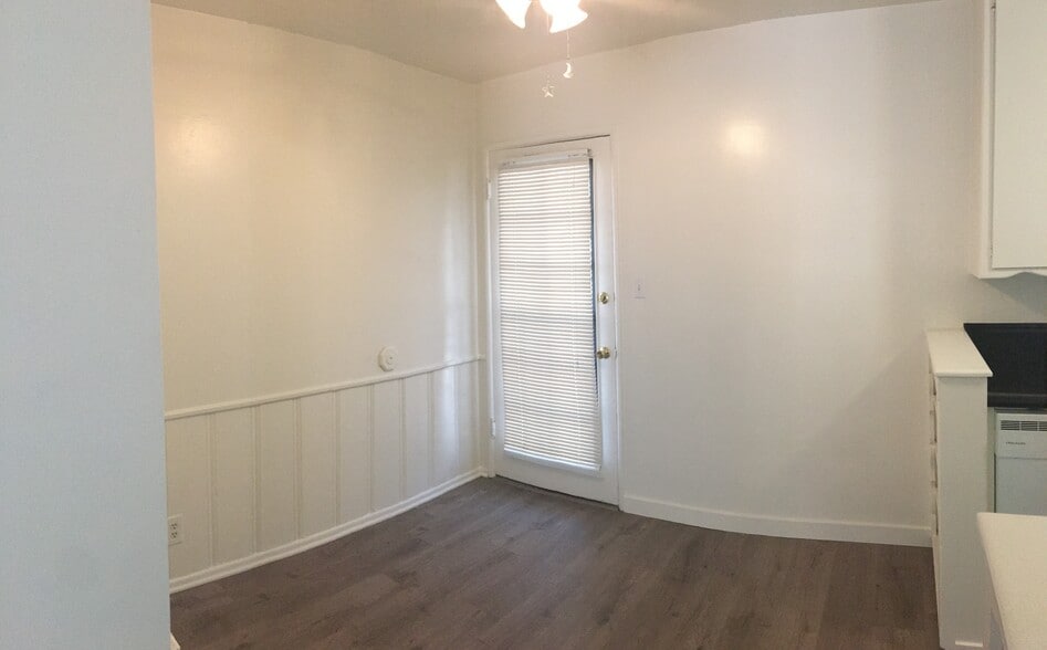 Dining Area - 4941 Whitsett Ave