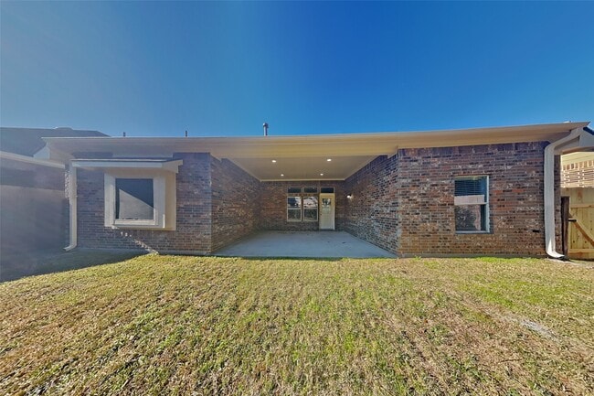 Building Photo - 20685 Oakhurst Meadows Dr