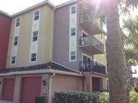 Building Photo - 2 BR 2 full baths and 1 half bath condo wi...