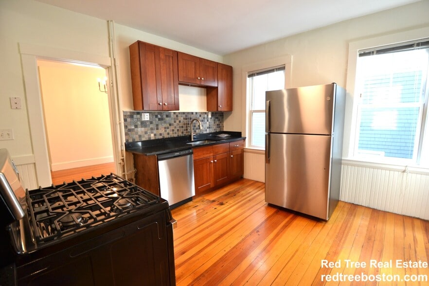 Building Photo - 82 Montebello Rd