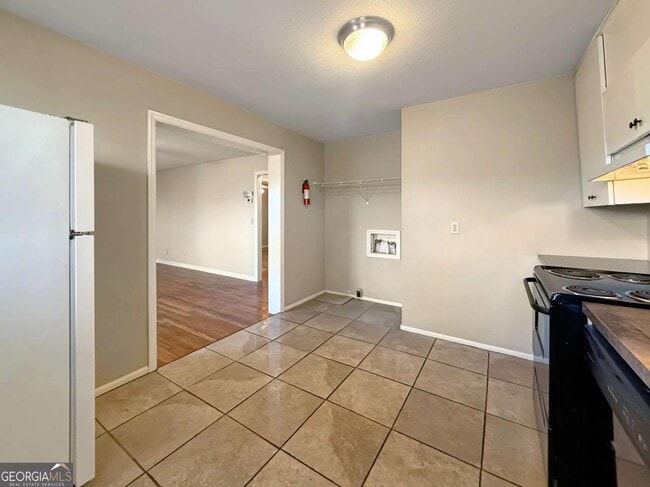 Building Photo - 514 Clover Dr