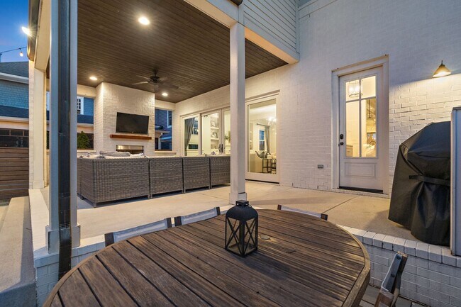 Building Photo - AVAILABLE NOW. High end custom home for lease. $12,500 per month. 6 Bed 6 Bath with Great Outdoor...