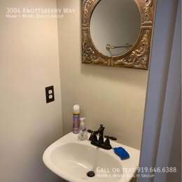 Building Photo - 3004 Knottsberry Way