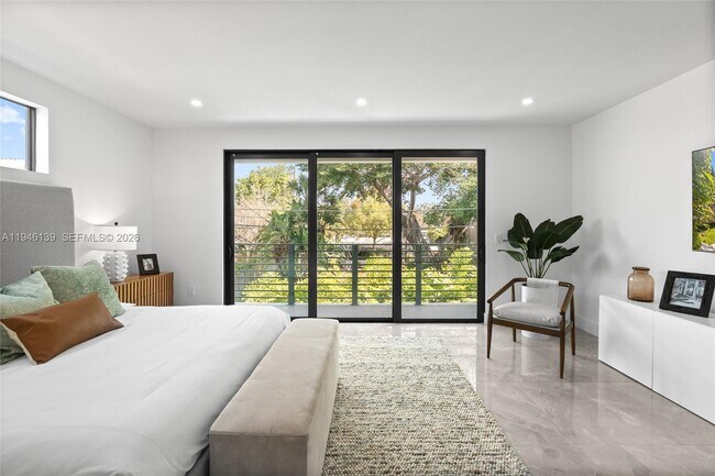 Building Photo - 325 SW 16th St