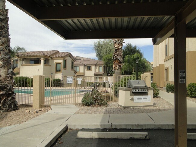 Building Photo - Move-In Special - 2bed/2bath Foothills Rio...