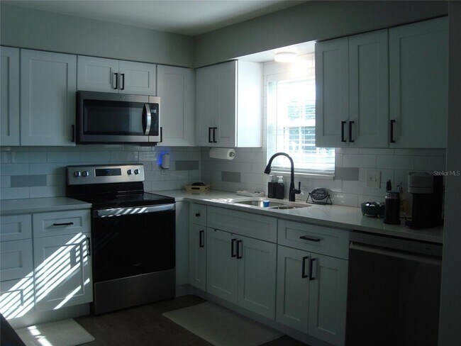 Building Photo - 1706 Belleair Forest Dr