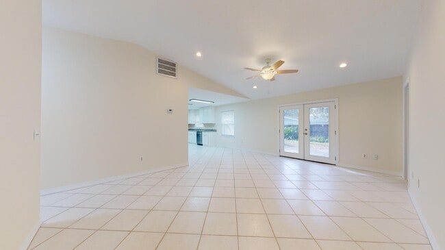 Building Photo - 620 Segovia Rd