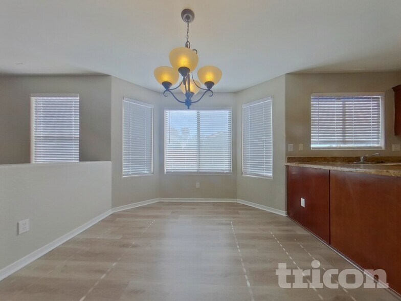 Building Photo - 25760 W Valley View Dr