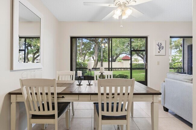 Building Photo - 15 Lexington Ln E