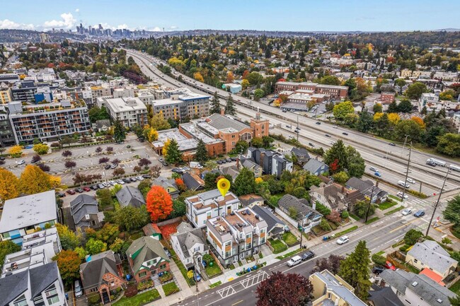 Building Photo - 823 NE 70th St