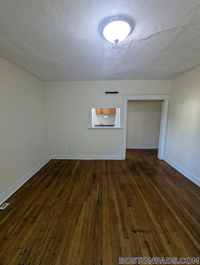 Building Photo - 364 Riverway