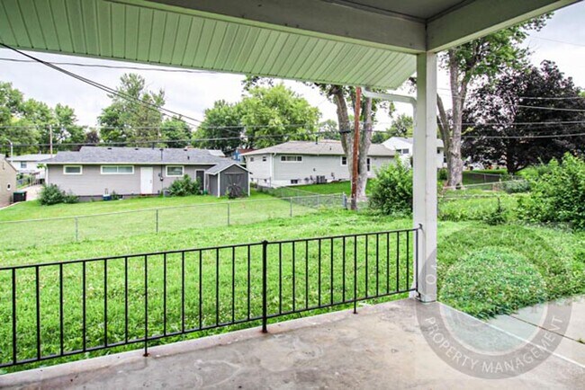 Building Photo - Spacious 4 Bedroom 2.5 Bath Family Home!