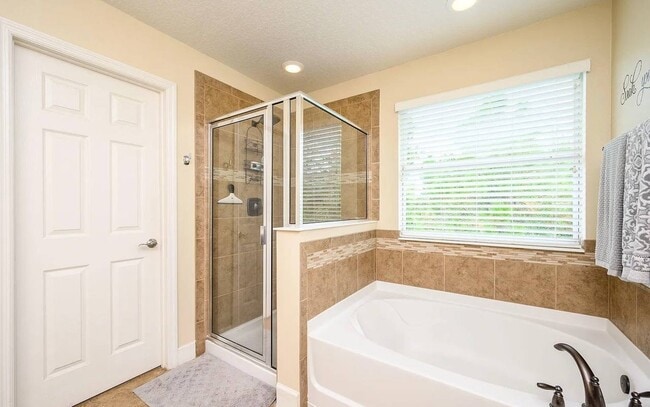 Building Photo - 617 Champion Ridge Dr