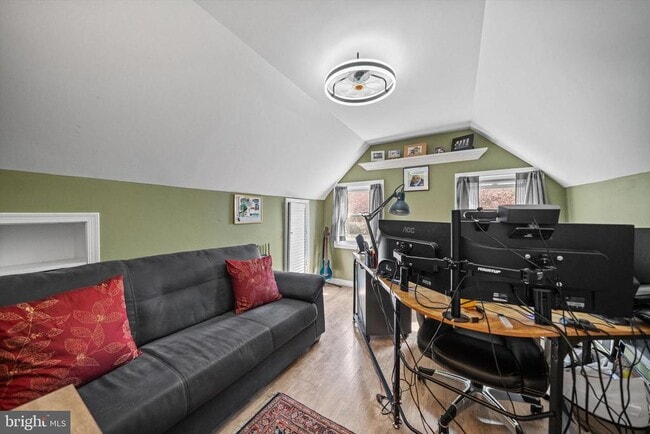 Building Photo - 114 Charles St