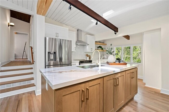 Building Photo - 1690 Cotswold Dr NE
