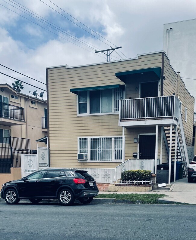 Building Photo - 317 N St Andrews Pl