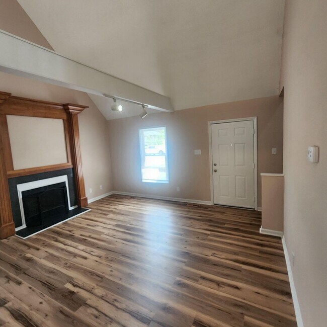 Building Photo - Beautifully Updated 2BR Durham Home with Loft & Deck