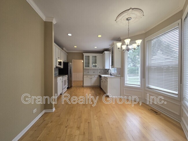 Building Photo - 217 Lexington Ct