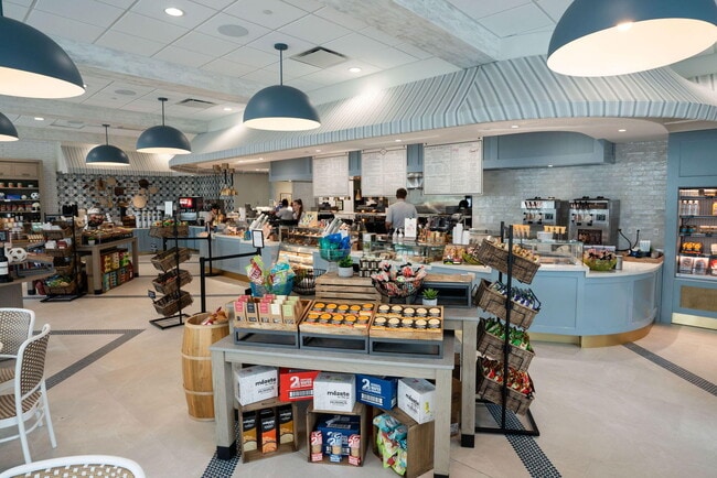 Building Photo - 6895 Willow Wood Dr