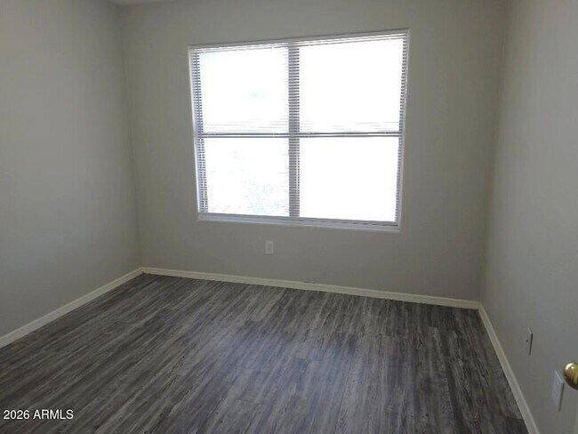 Building Photo - 12917 W Wilshire Dr