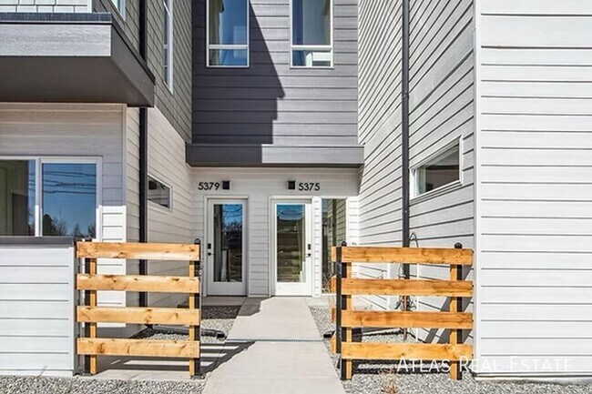Building Photo - 1404 Benton St