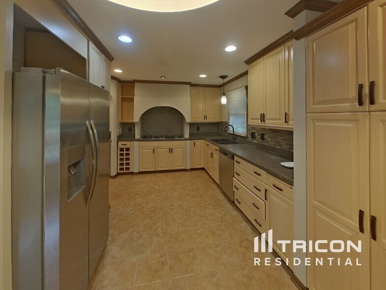 Building Photo - 7407 Laredo Dr