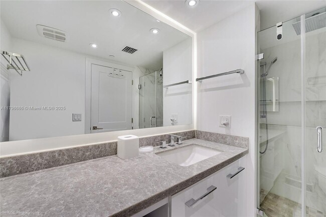 Building Photo - 201 Crandon Blvd
