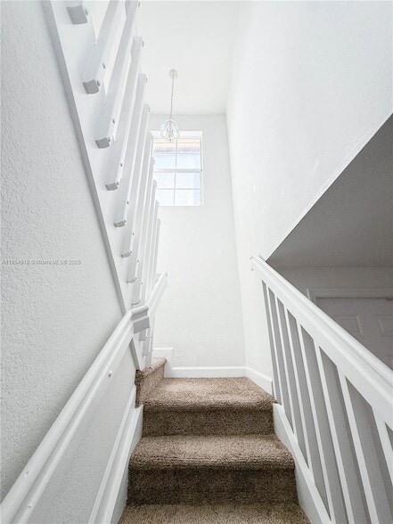 Building Photo - 1720 NE 33rd Ave